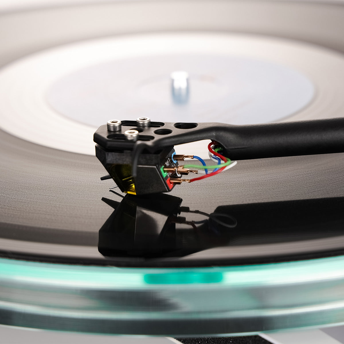 Rega Planar 8 Turntable with Nd7 MM Phono Cartridge (White)